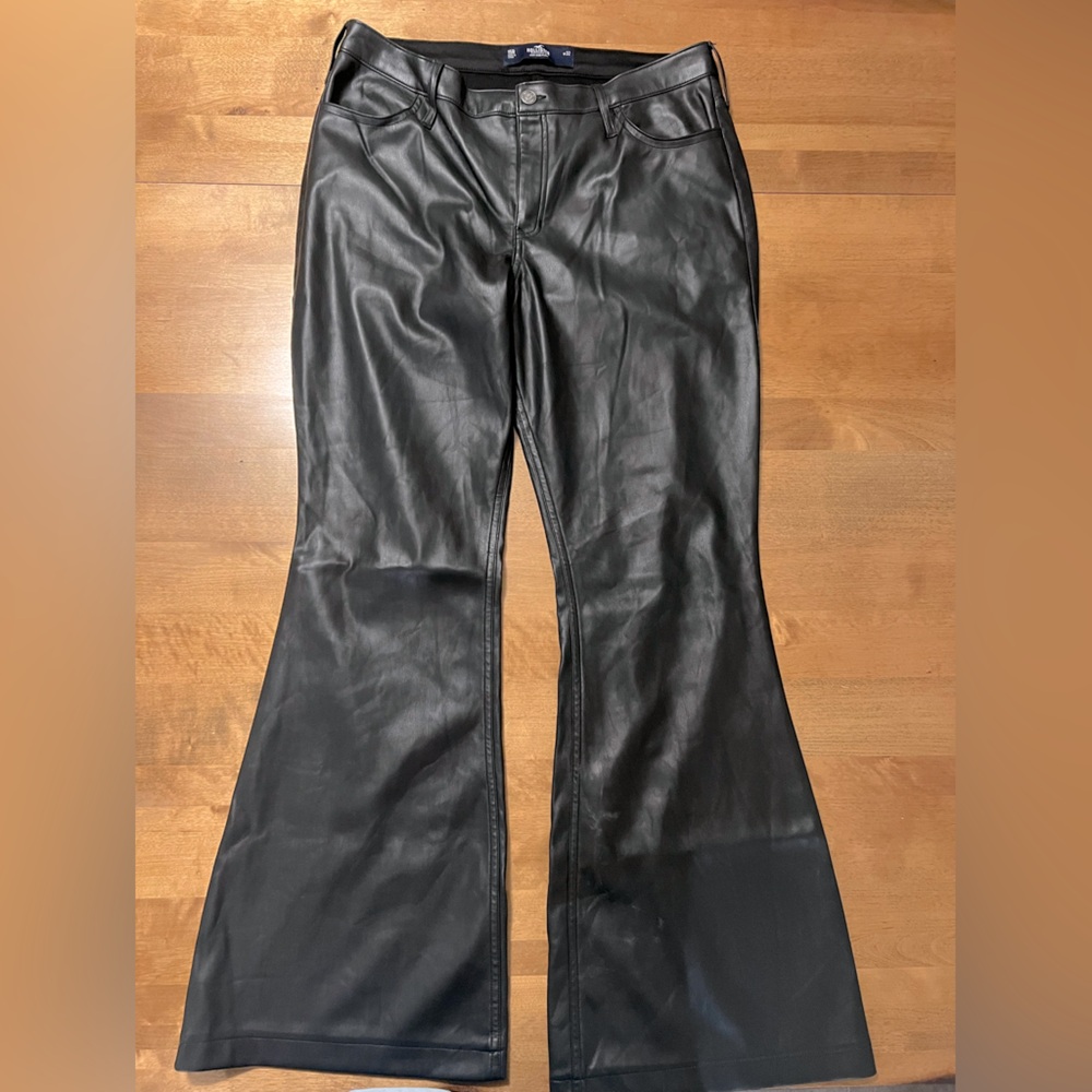 Hollister Leather Plants 
High-Rise Flare